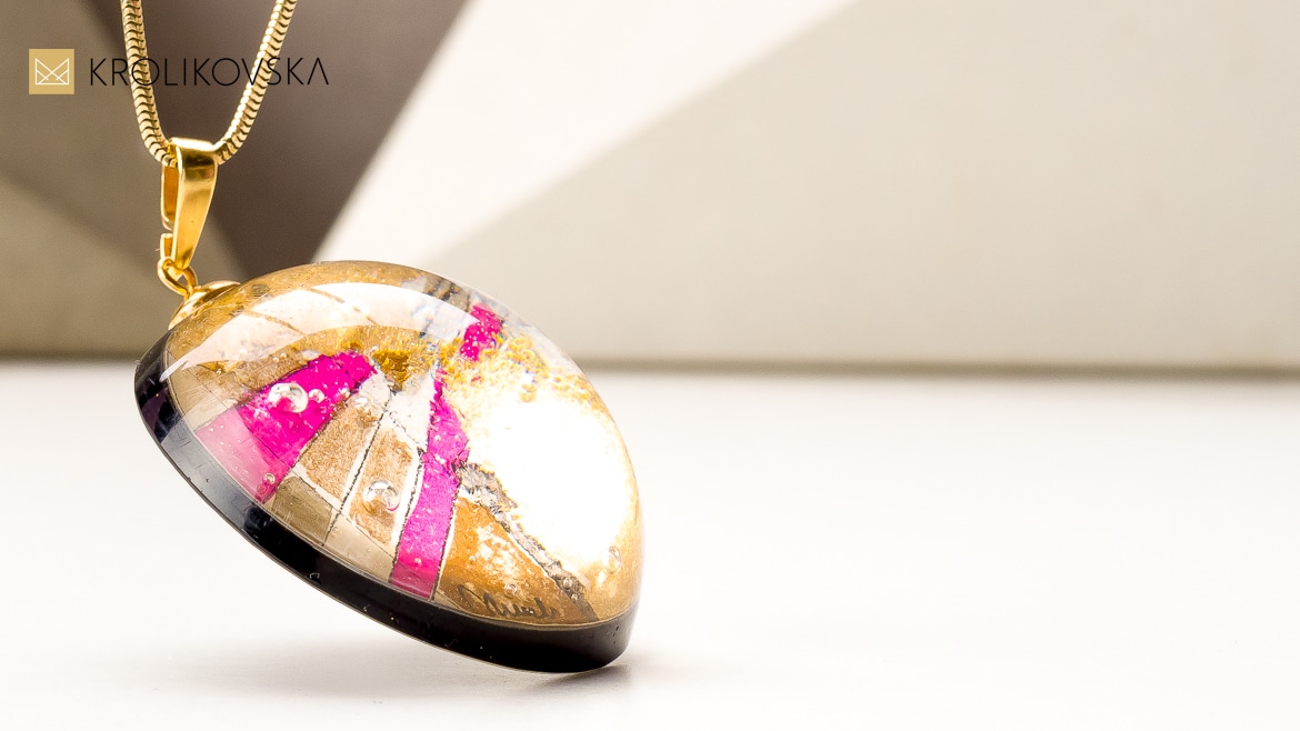 kobieta-wearable-art-premium.jpg